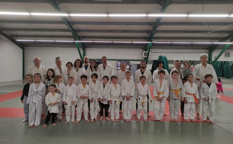 Les parents ont rejoint durant une séance leurs enfants sur le Tatami